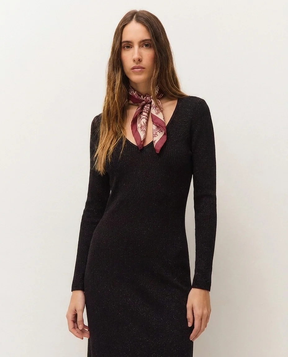 Vestido de punto canalé con escote en pico