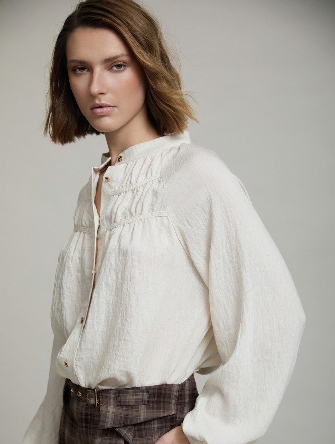 Blusa Fluida con Frunces