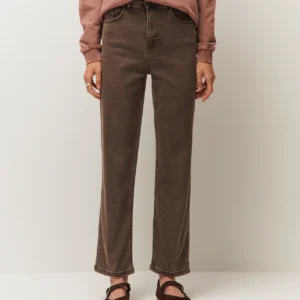 Pantalón denim corte pitillo
