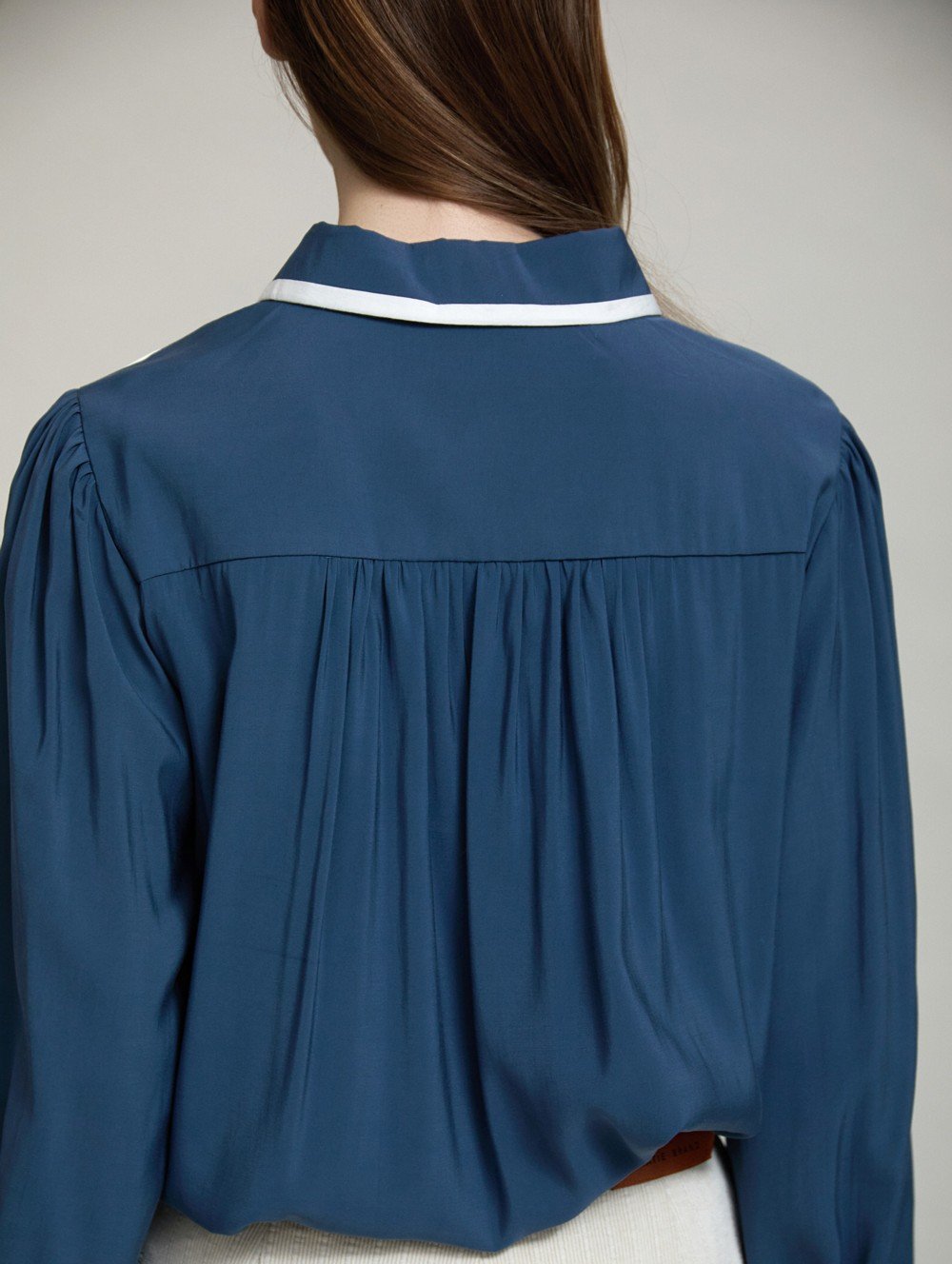 Camisa elegante con vivos a contraste - Imagen 2
