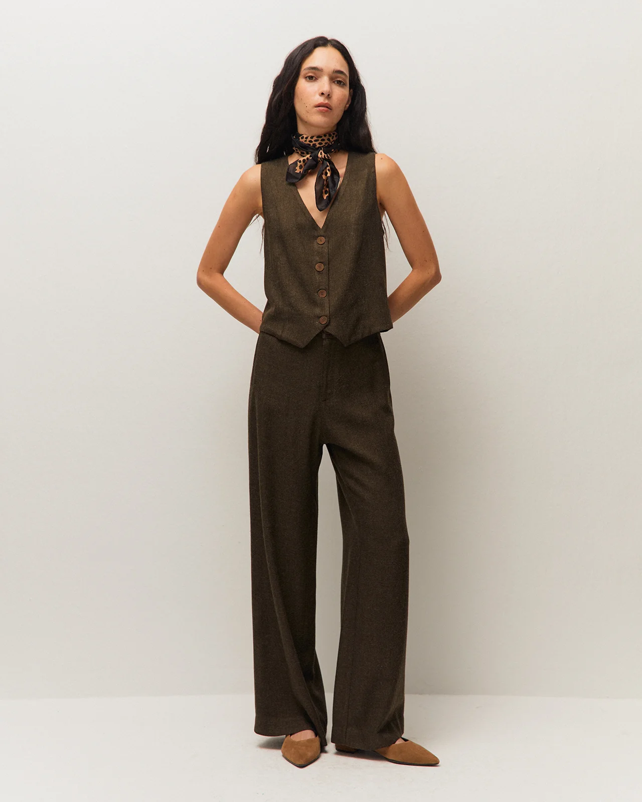 Pantalón Ancho con Detalle de Bolsillos