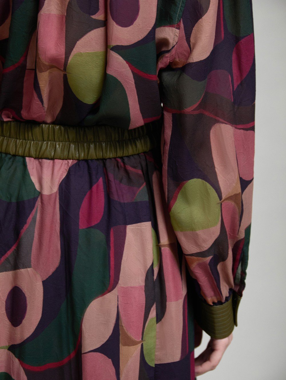 Camisa estampada con puños de polipiel - Imagen 2