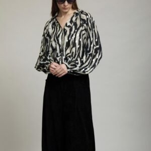 Blusa estampada con detalle de volantes
