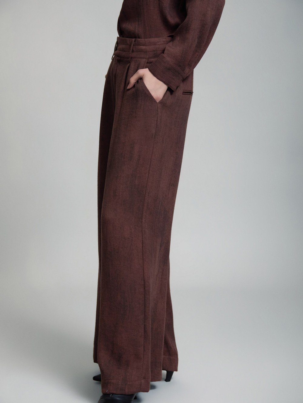Pantalón Recto con Botón Frontal - Imagen 3
