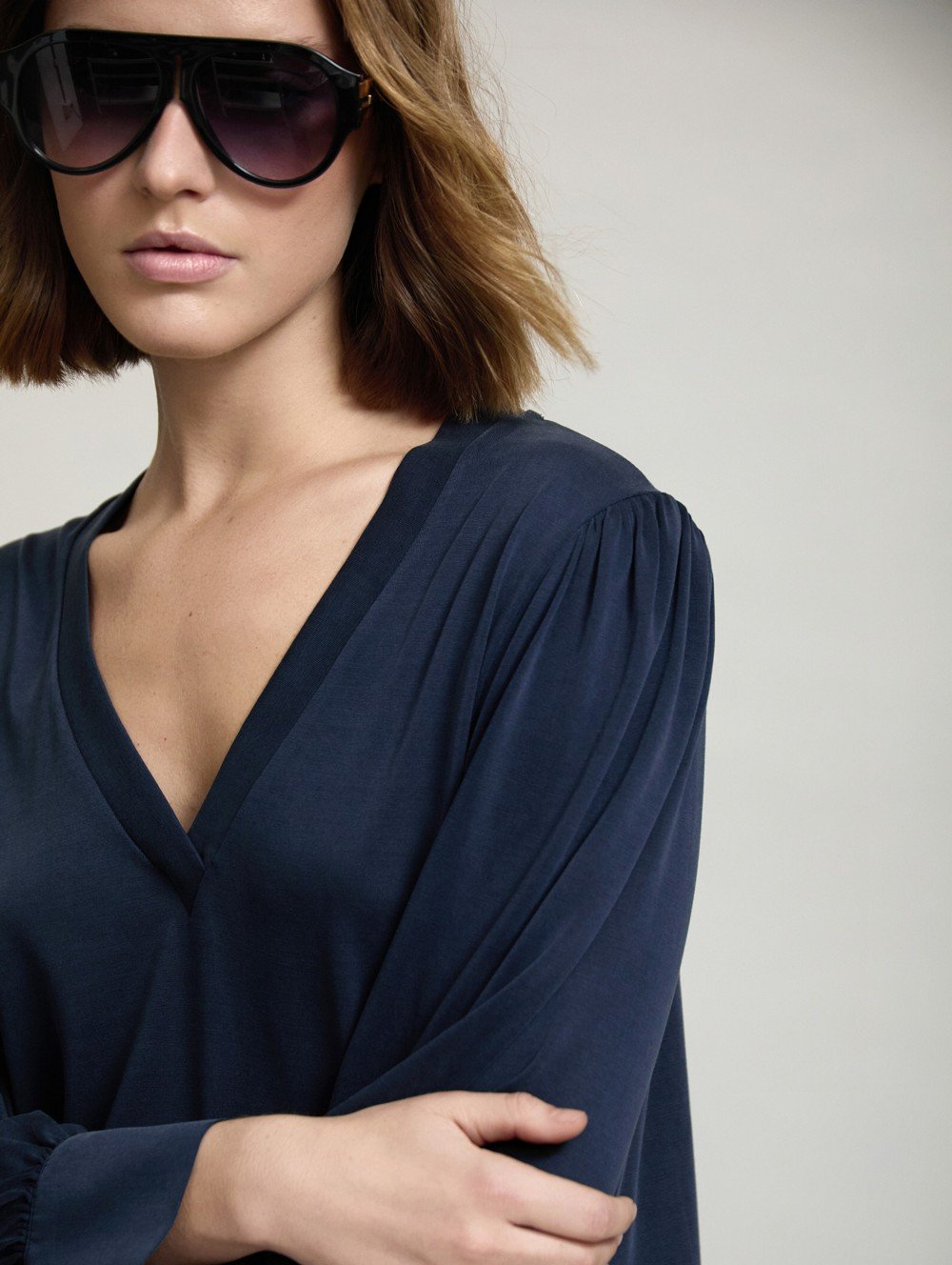 Camiseta de modal con escote en pico - Imagen 2